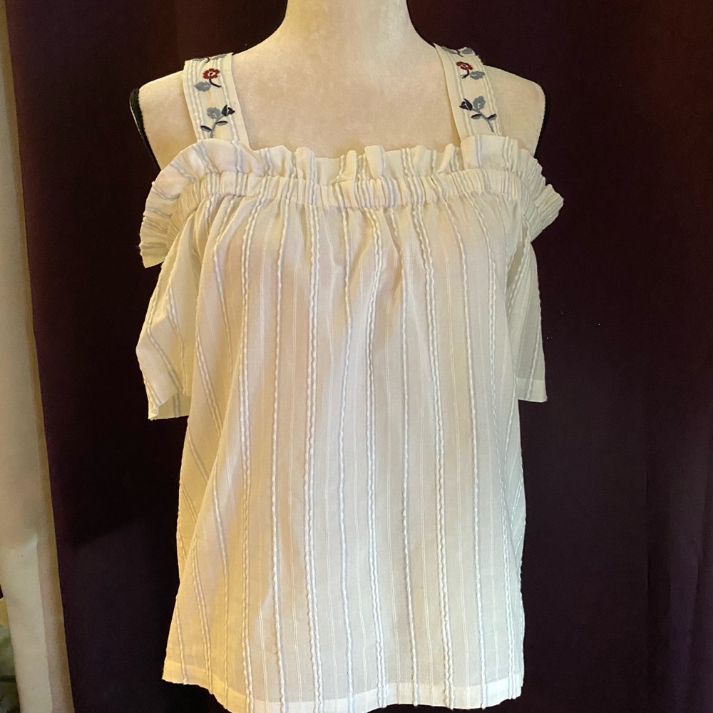 Vince Camuto Cute Off Shoulder top💐💐